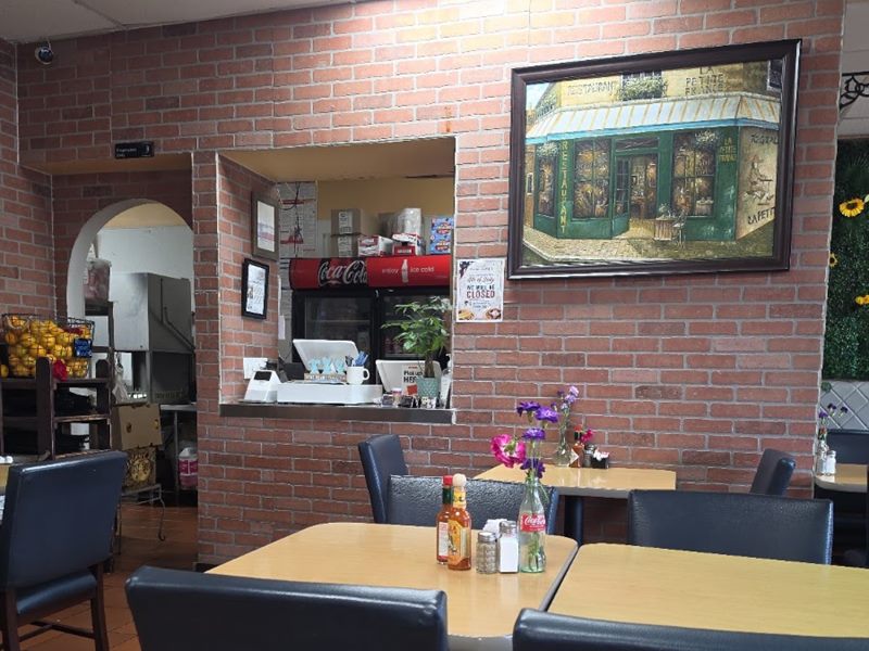 Omelette & Waffle interior